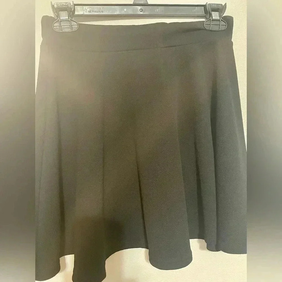 Black Flowy Skirt - Picture 2 of 3